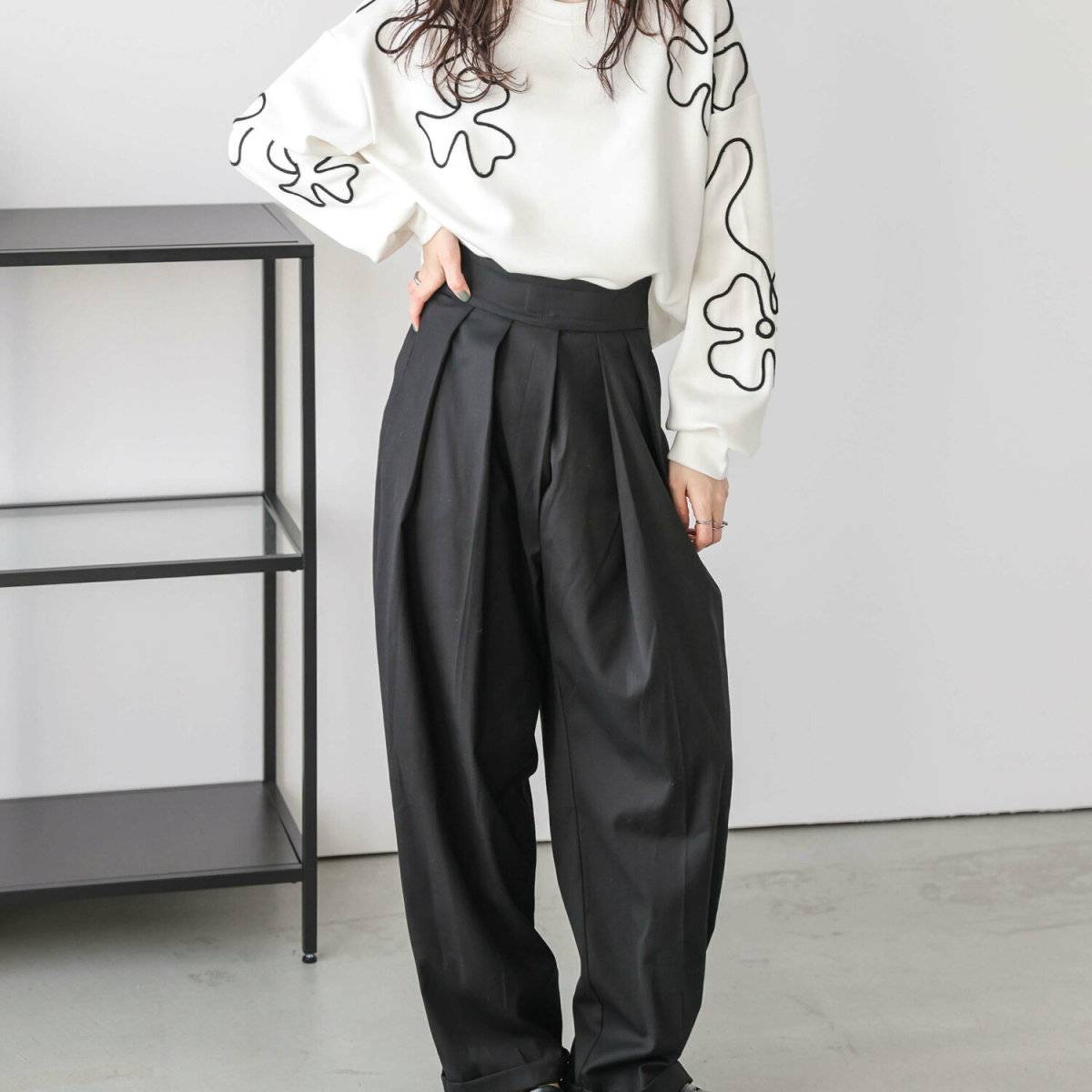 スウェットを着た女性