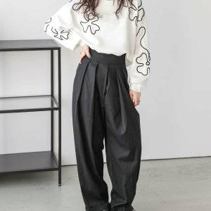 白スウェットのレディースコーデおすすめ30選♪春秋冬の大人の着こなし