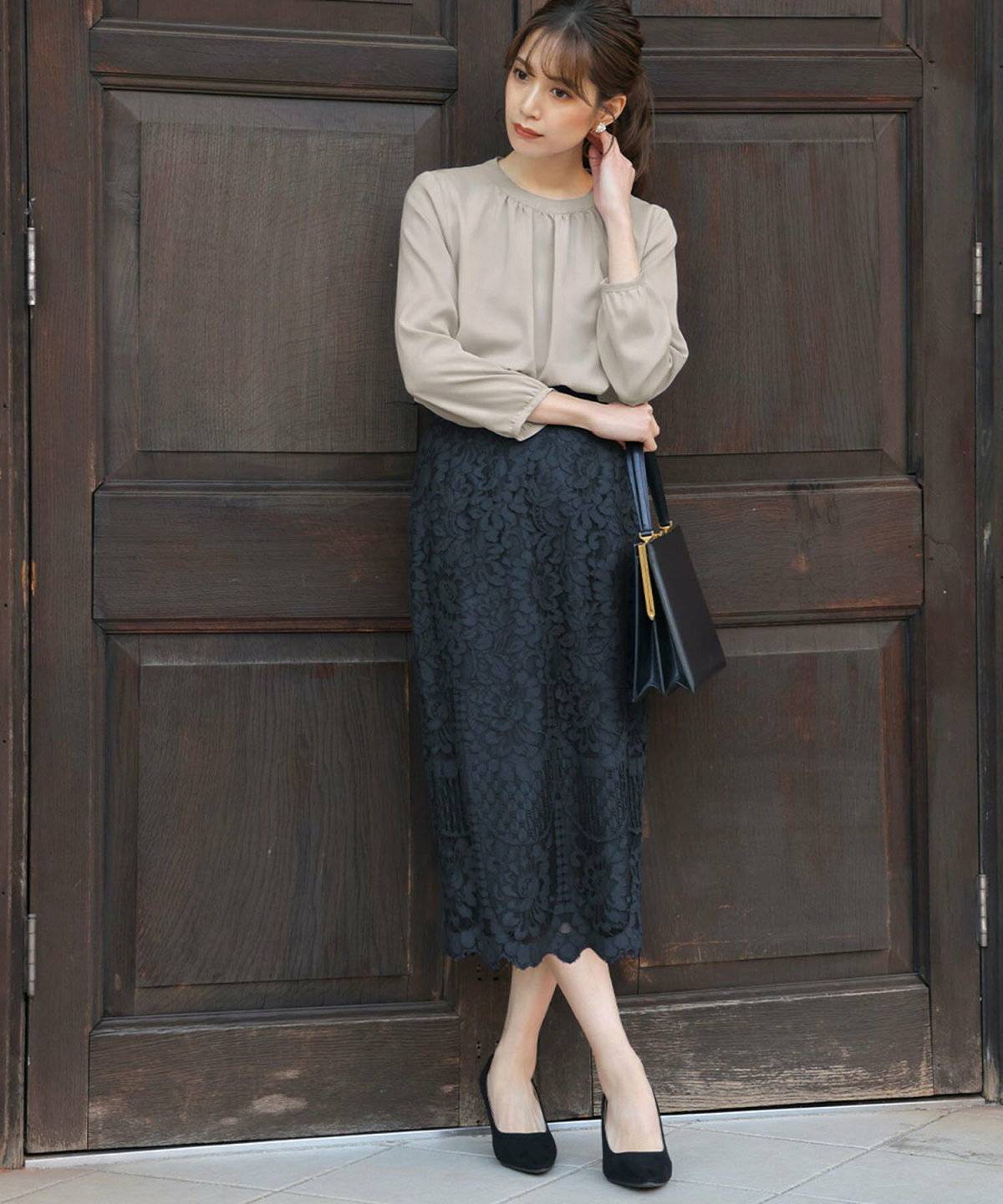 スカートコーデの女性