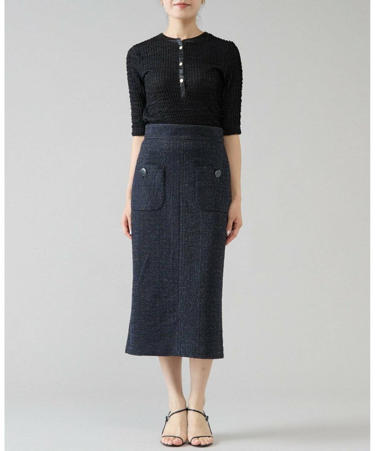 スカートコーデの女性