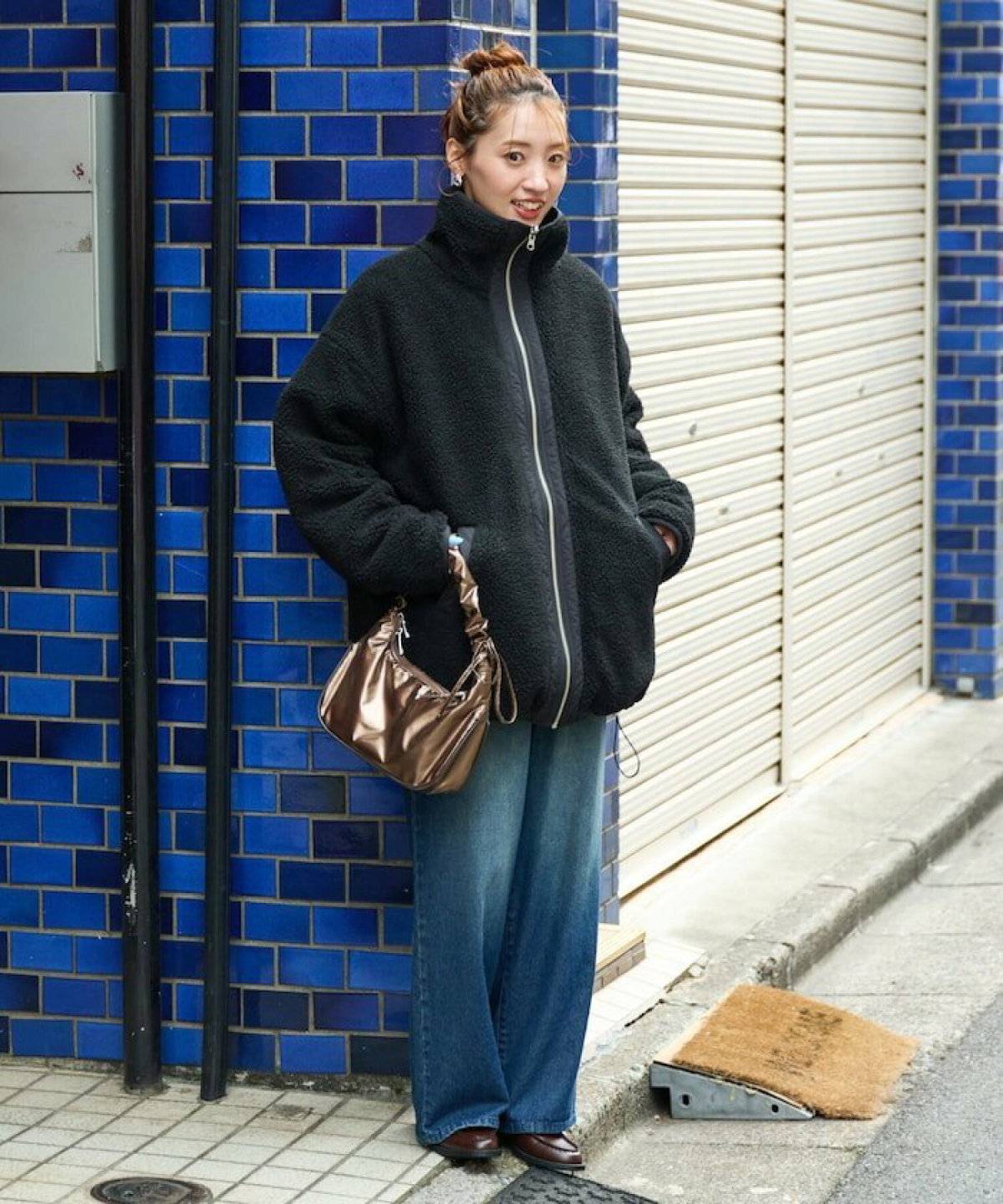 黒のブルゾンコーデ