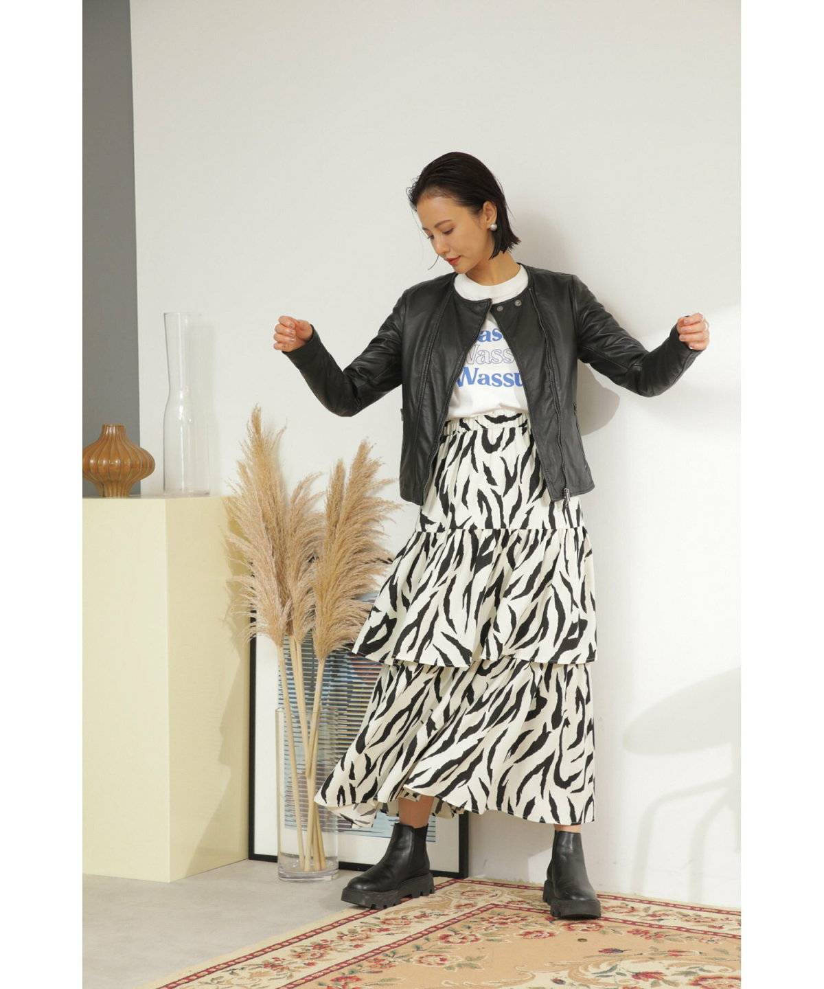 黒のブルゾンコーデ