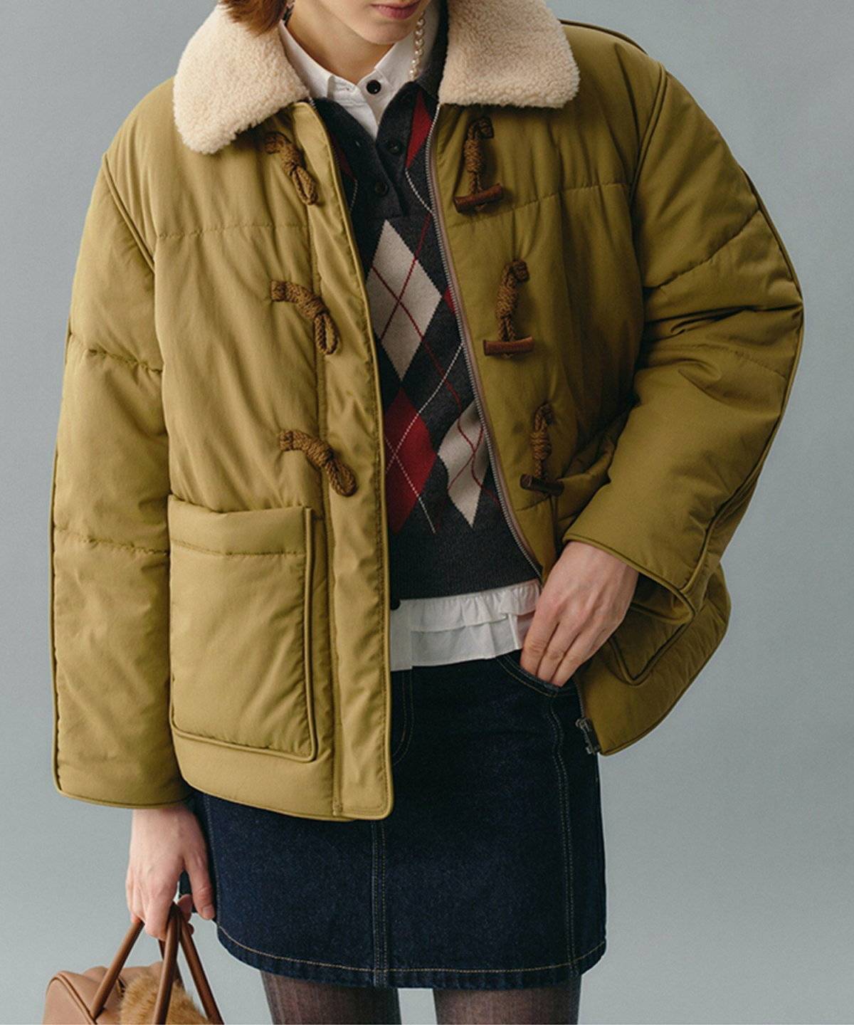 カーキのブルゾンコーデ