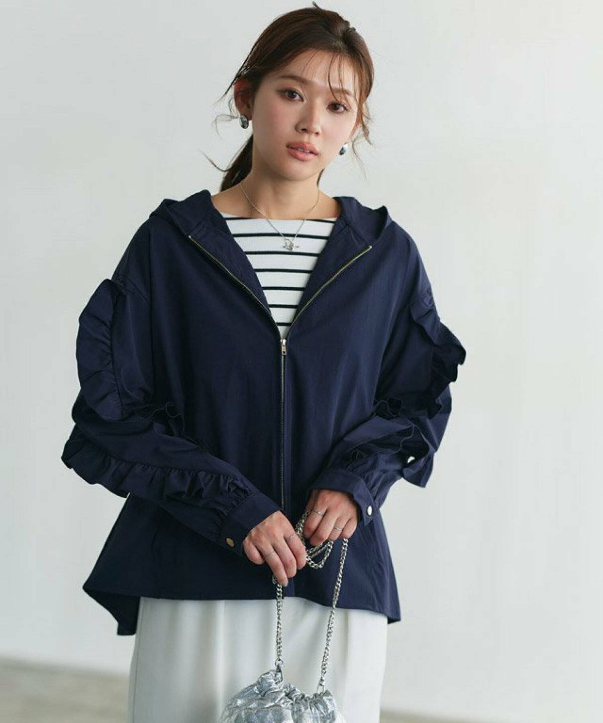 ネイビーのブルゾンコーデ