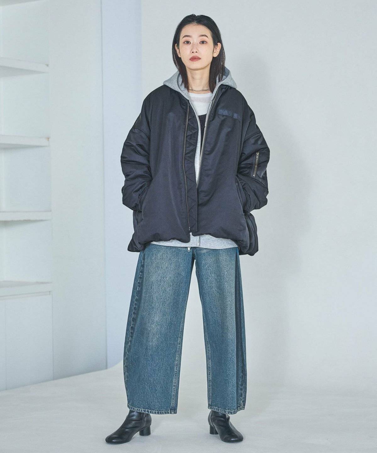 ネイビーのブルゾンコーデ