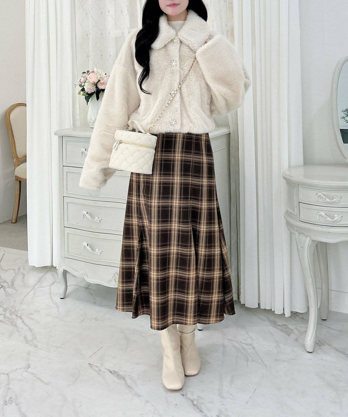 ベージュのブルゾンコーデ