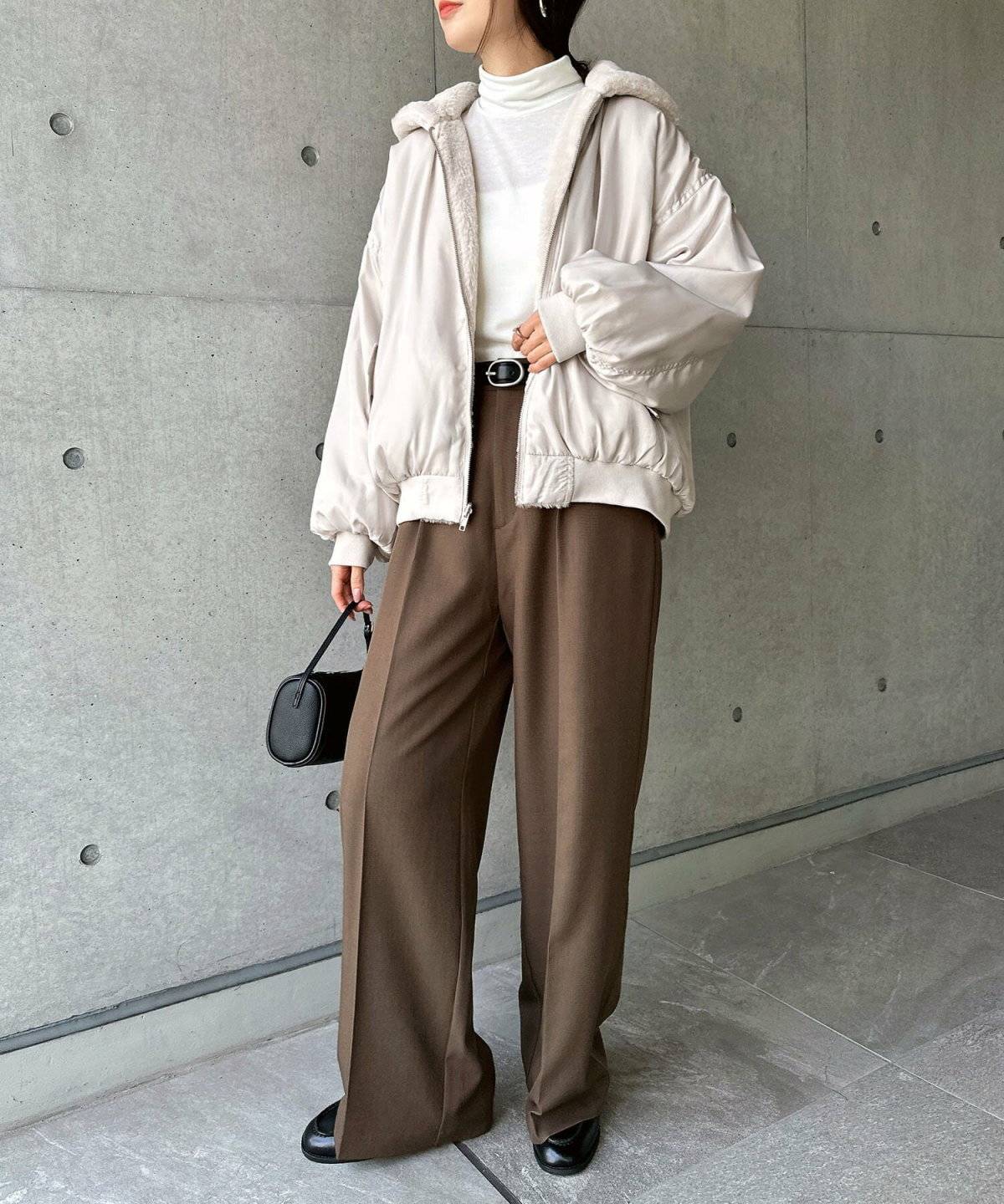 白のブルゾンコーデ