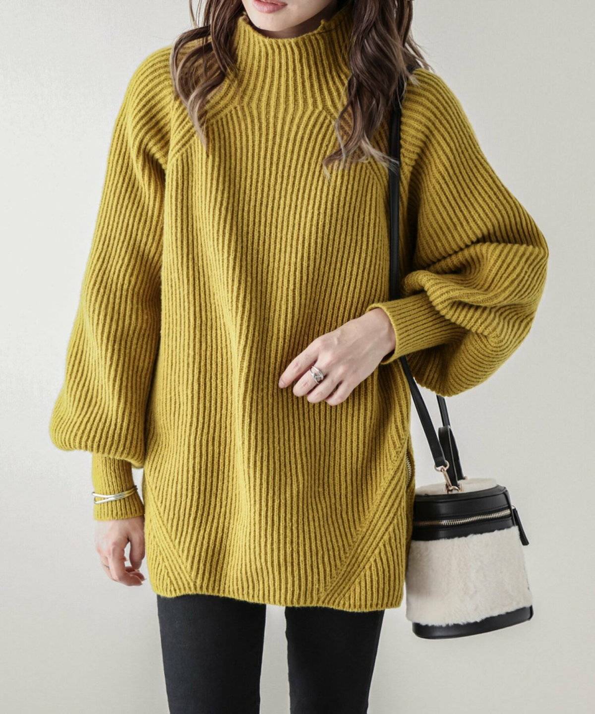 カラーニットコーデ