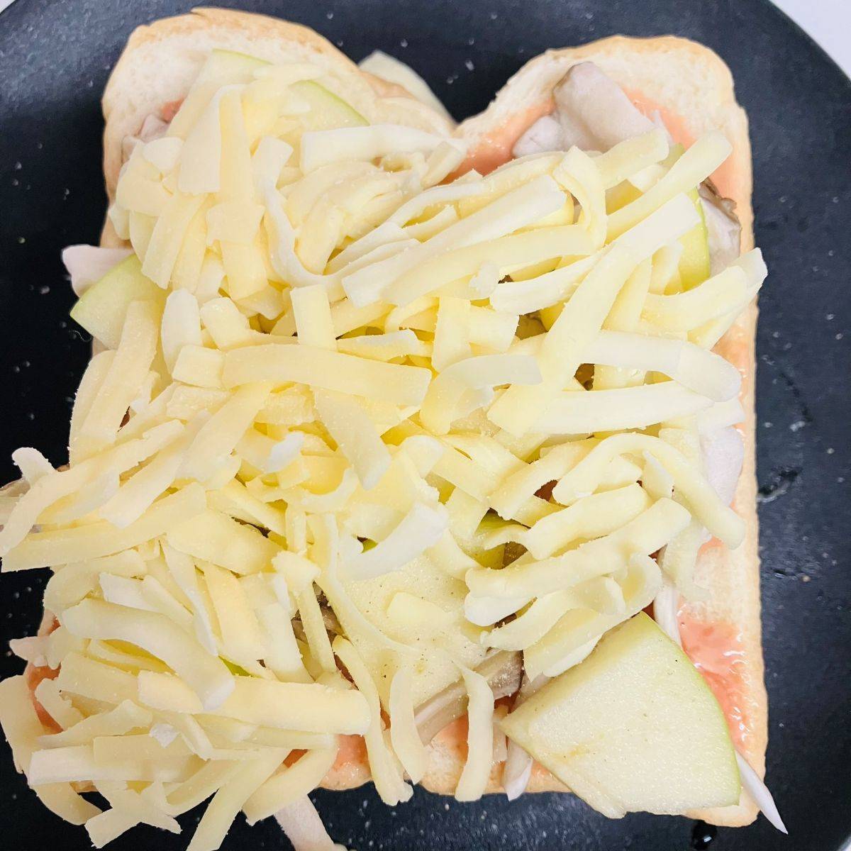 ヤマザキ公式の「まいたけピザトースト」のレシピ