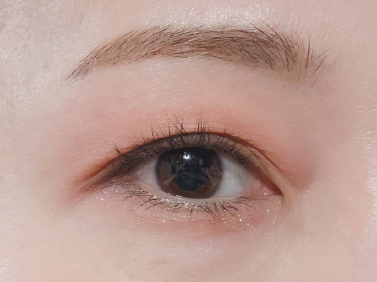 matsukiyo upink マツキヨ ユーピンク シャインオンステージアイパレット MC01 テディベアバニラ アイシャドウ 塗布後 筆者目元 目開け