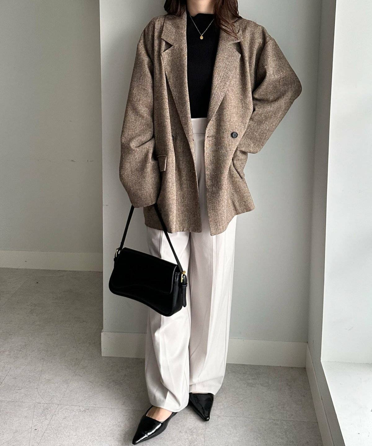 テーラードジャケットコーデ