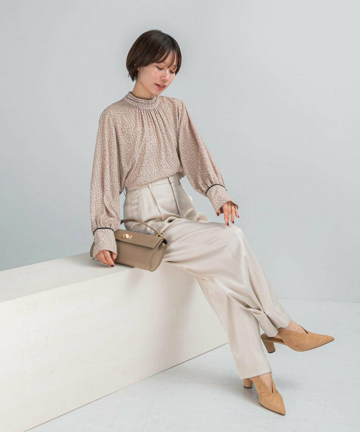 ネックプリーツブラウスコーデ