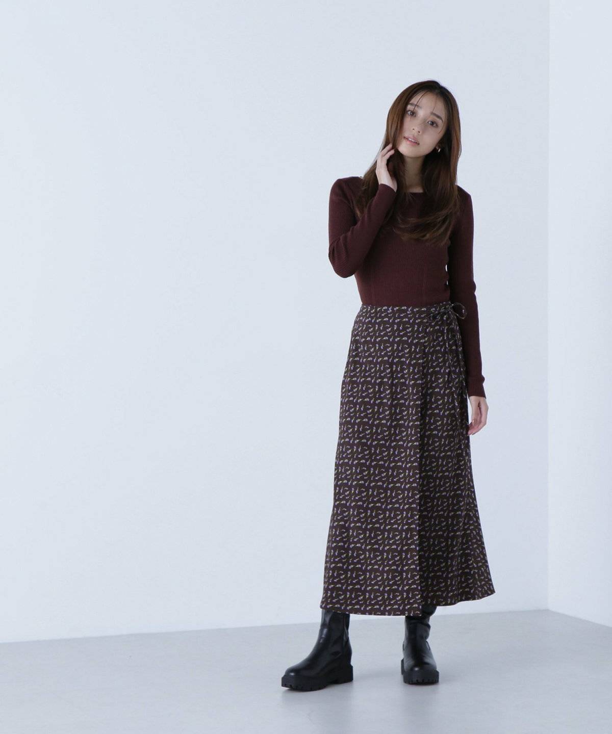 ボートネックプルオーバーコーデ