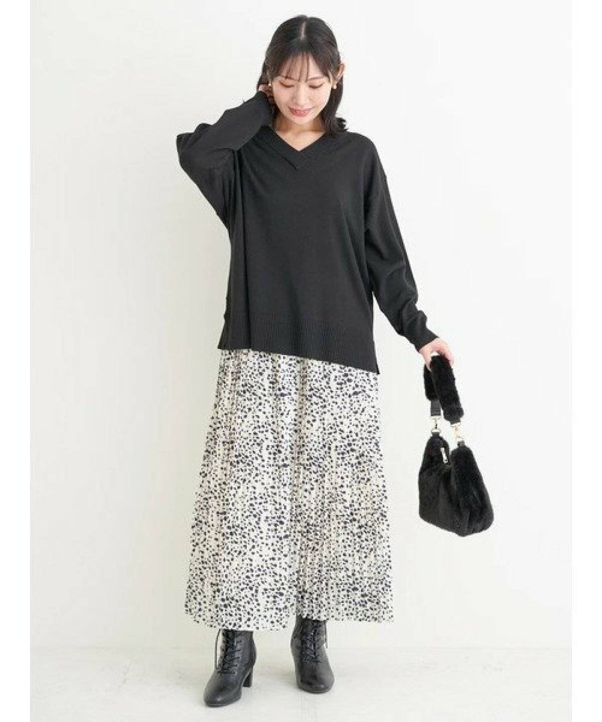 スカートコーデの女性