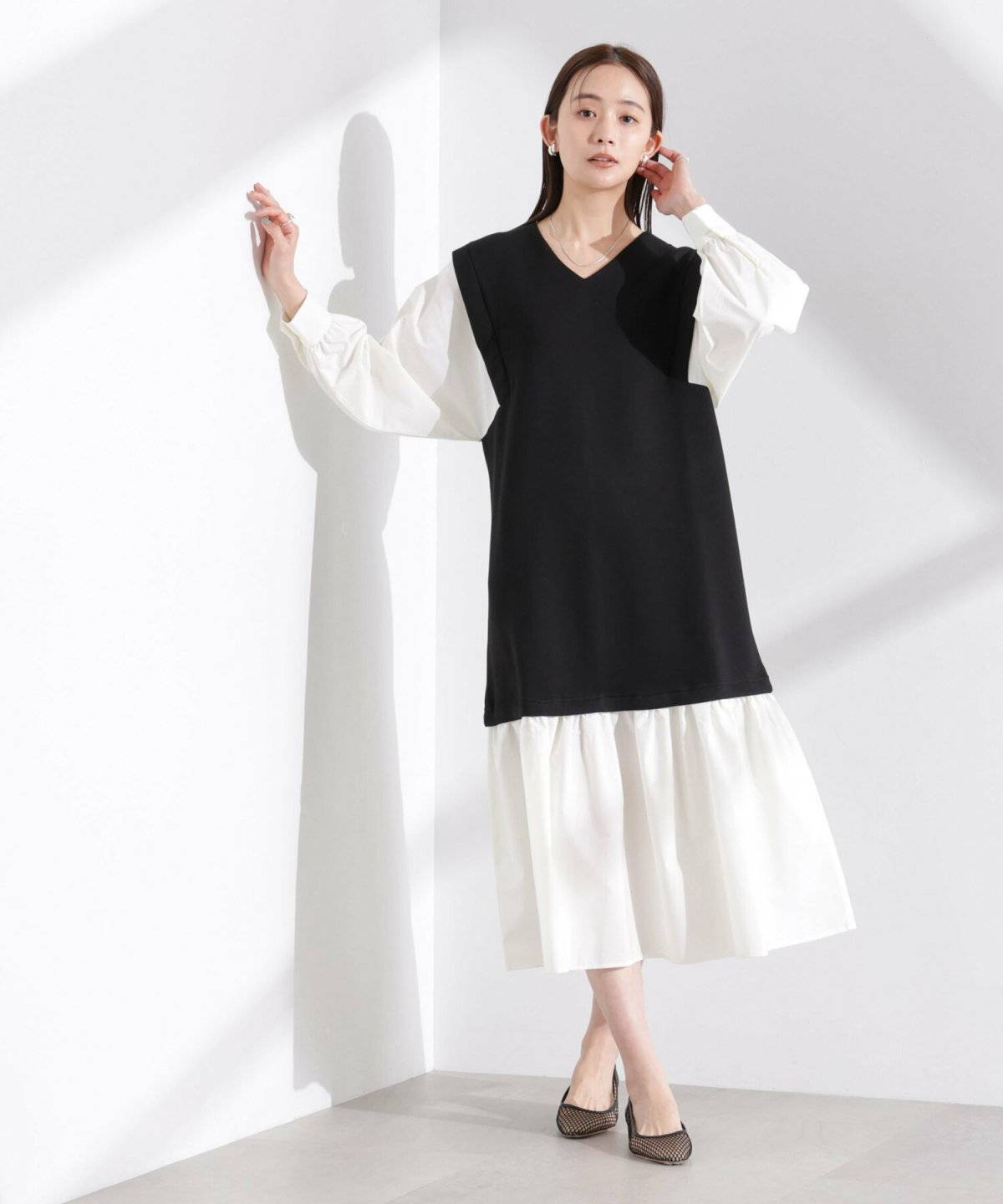 ワンピースコーデの女性