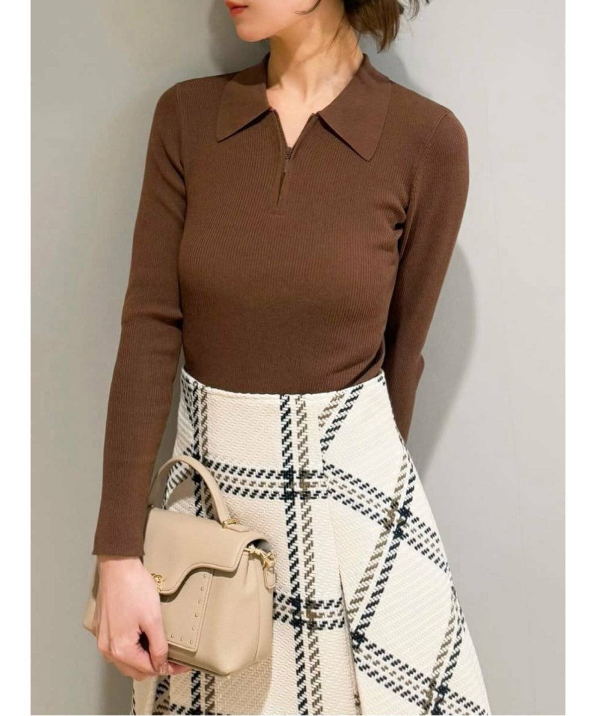 スカートコーデの女性