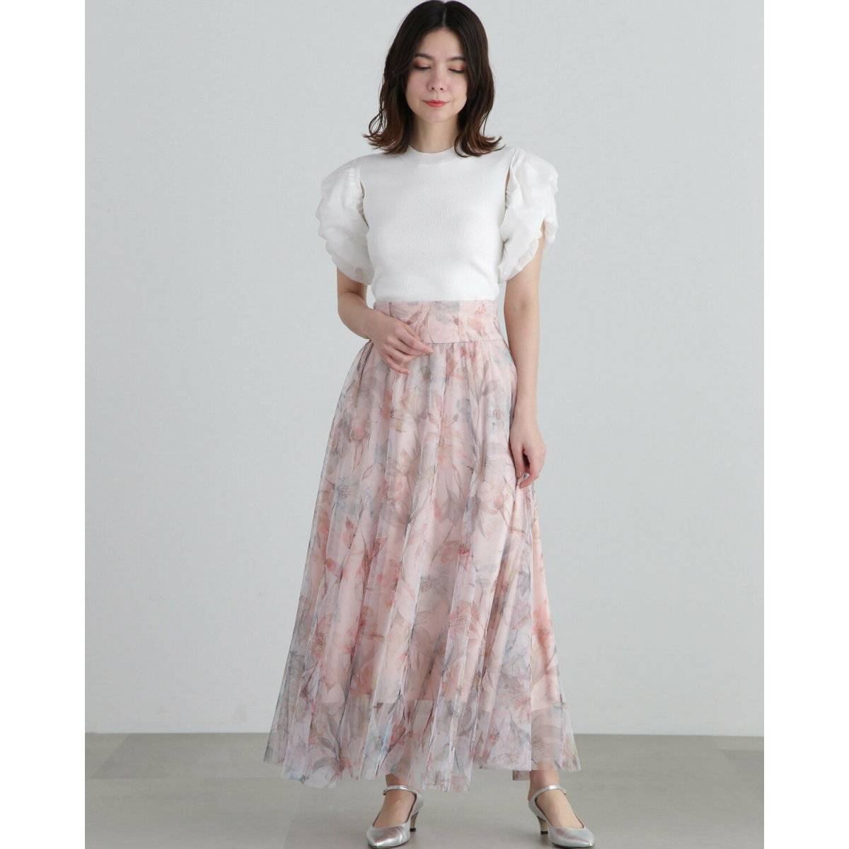 スカートコーデの女性