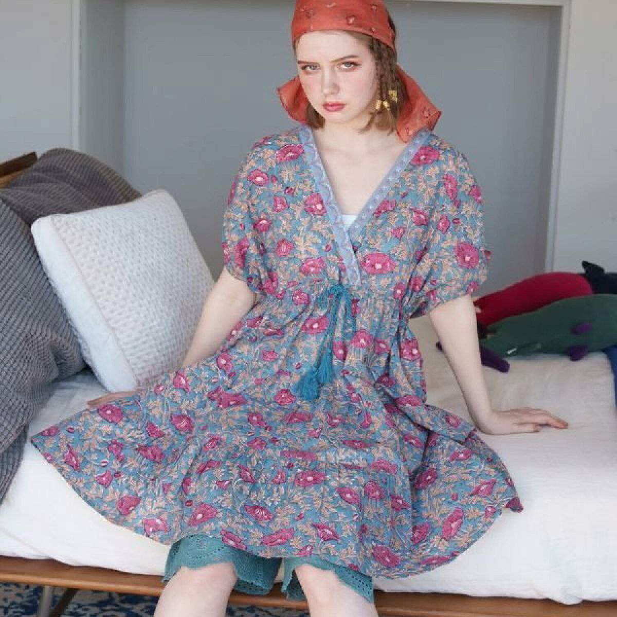 ボヘミアンコーデの女性