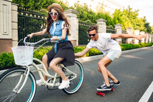 どっちがいいの？恋人の友達と仲良くすることのメリット＆デメリット♪