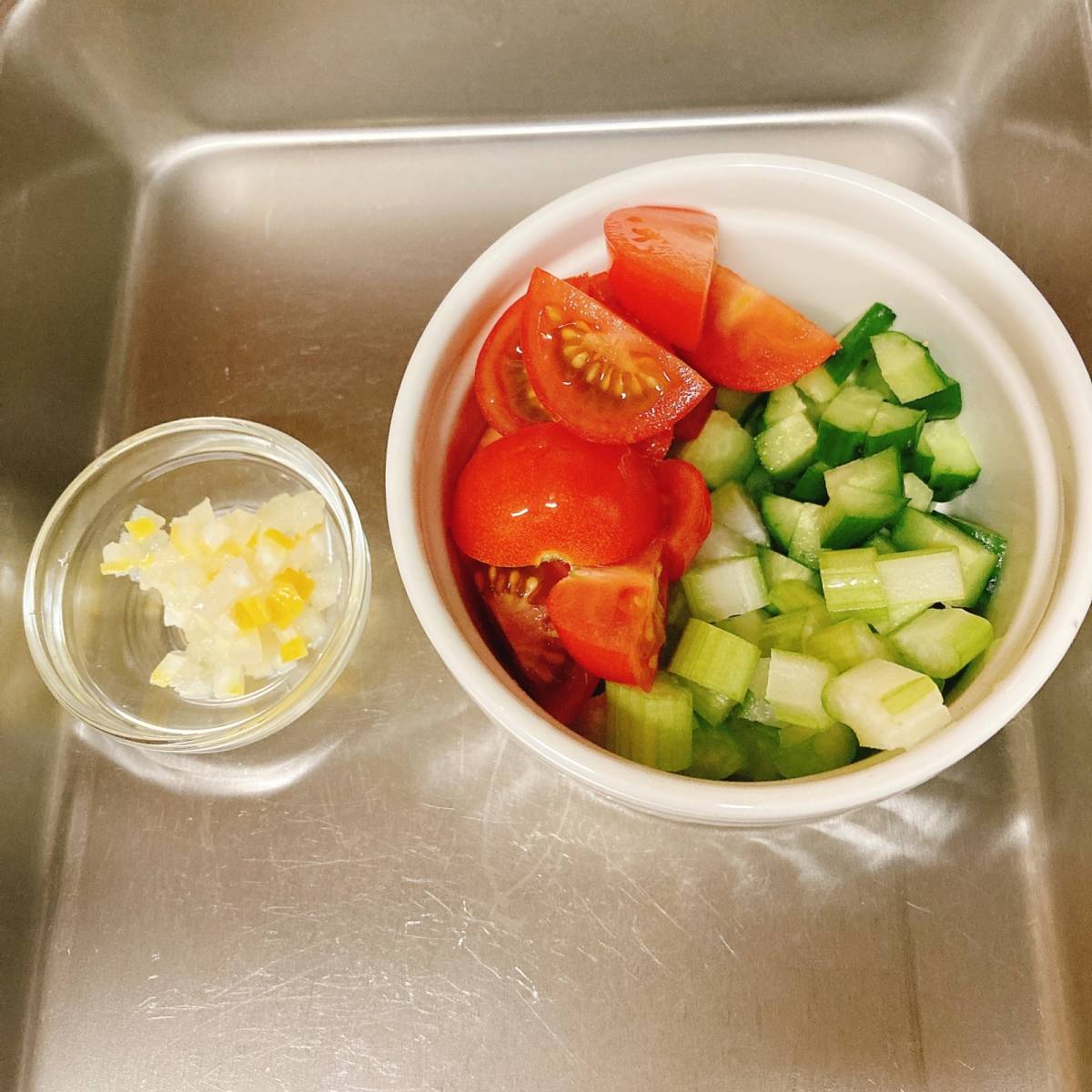 タカノフーズ公式の「もち麦と納豆のサラダ」のレシピ