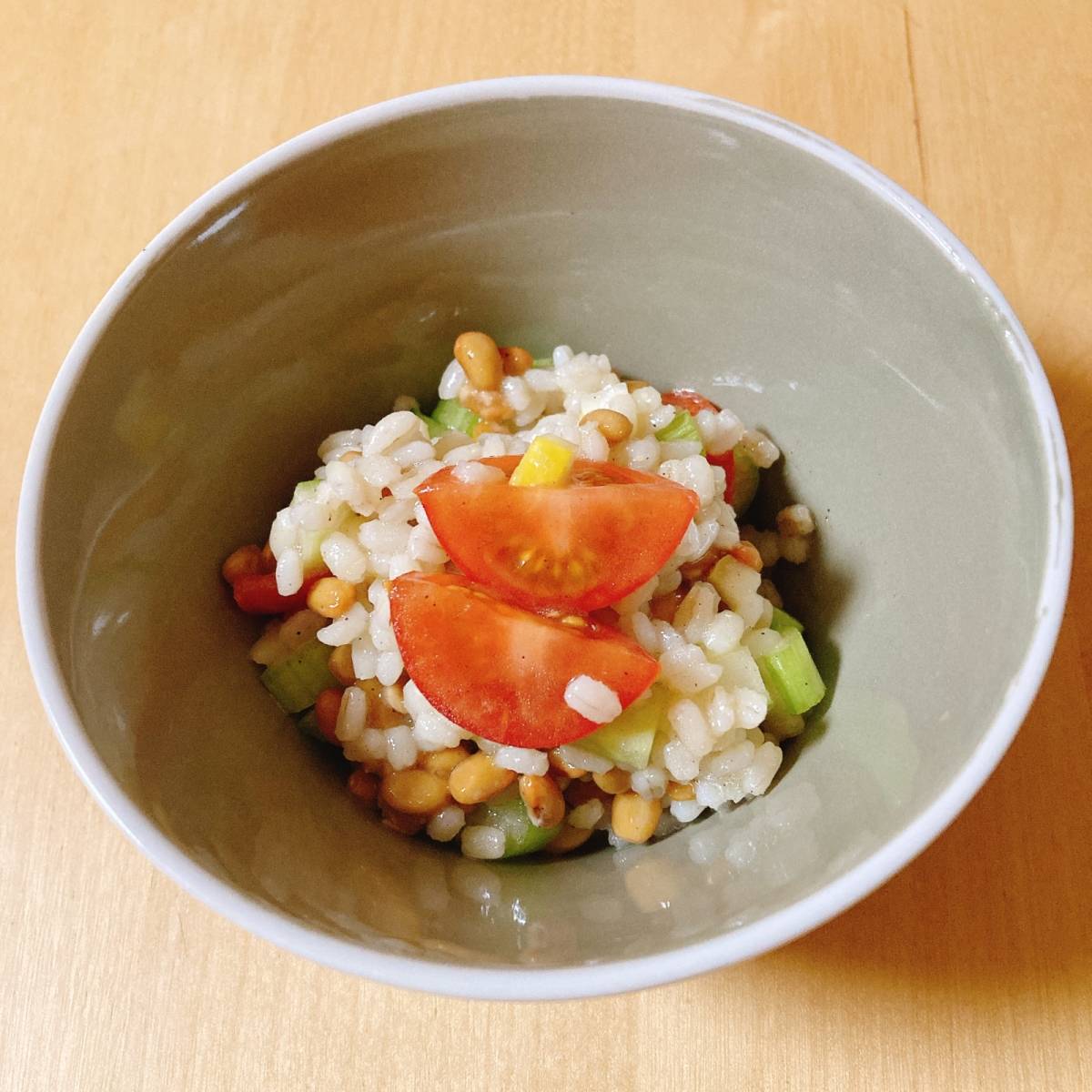 タカノフーズ公式の「もち麦と納豆のサラダ」のレシピ