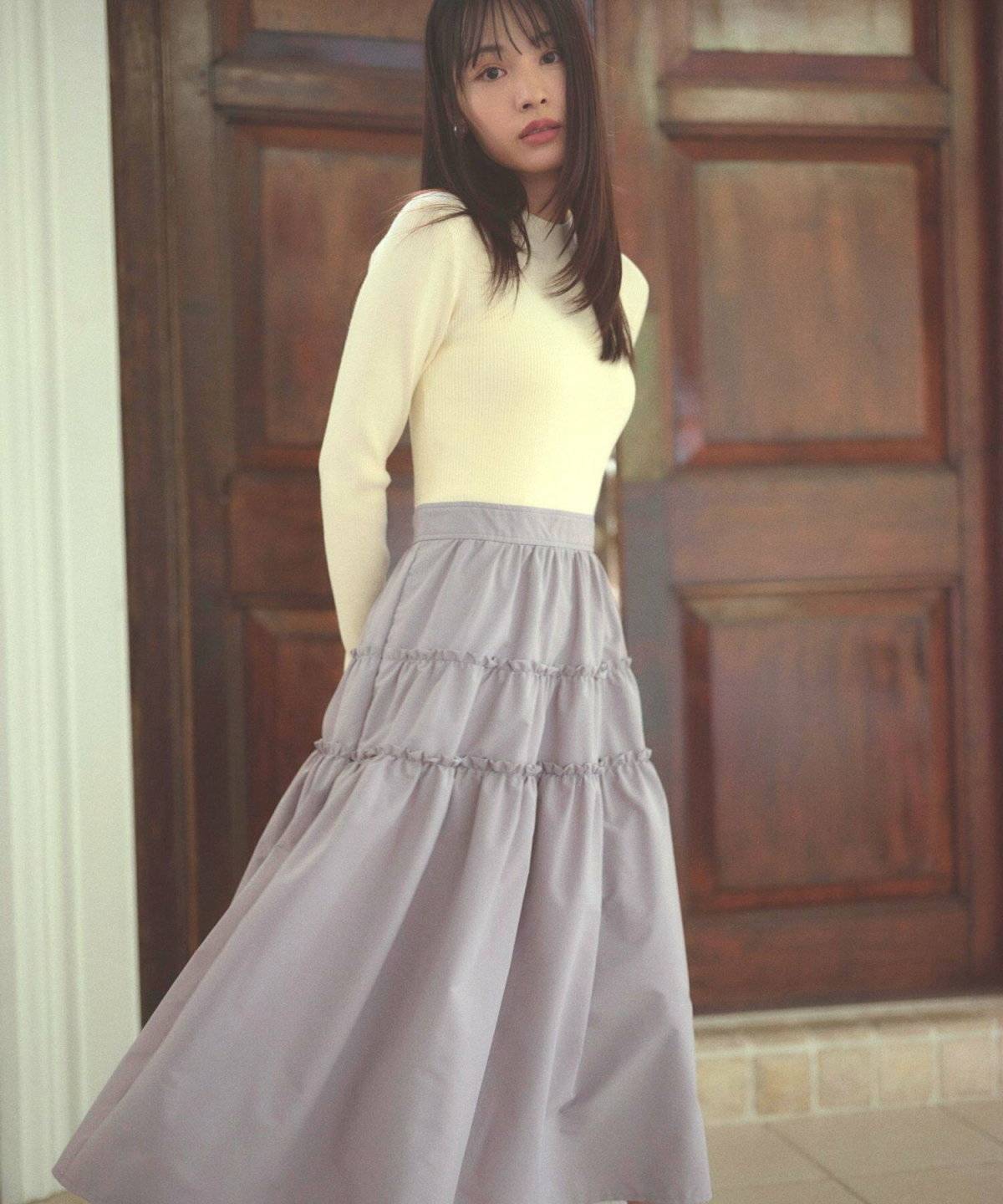 ドッキングワンピースを着た女性