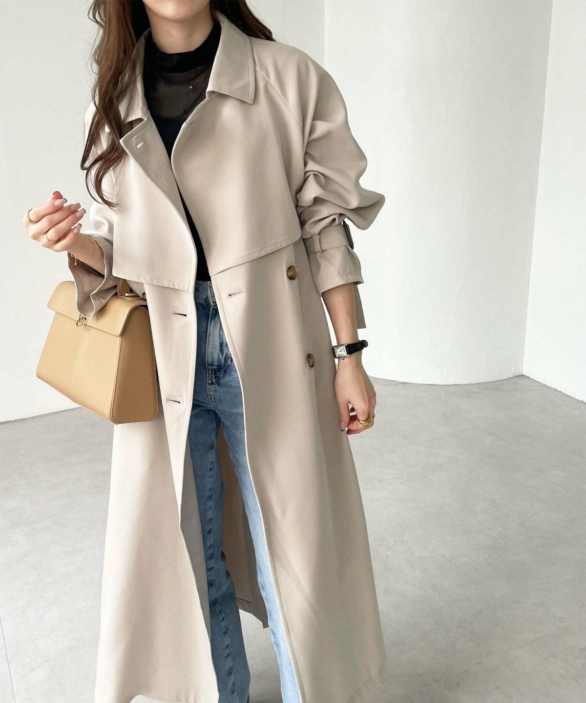 スニーカーコーデの女性