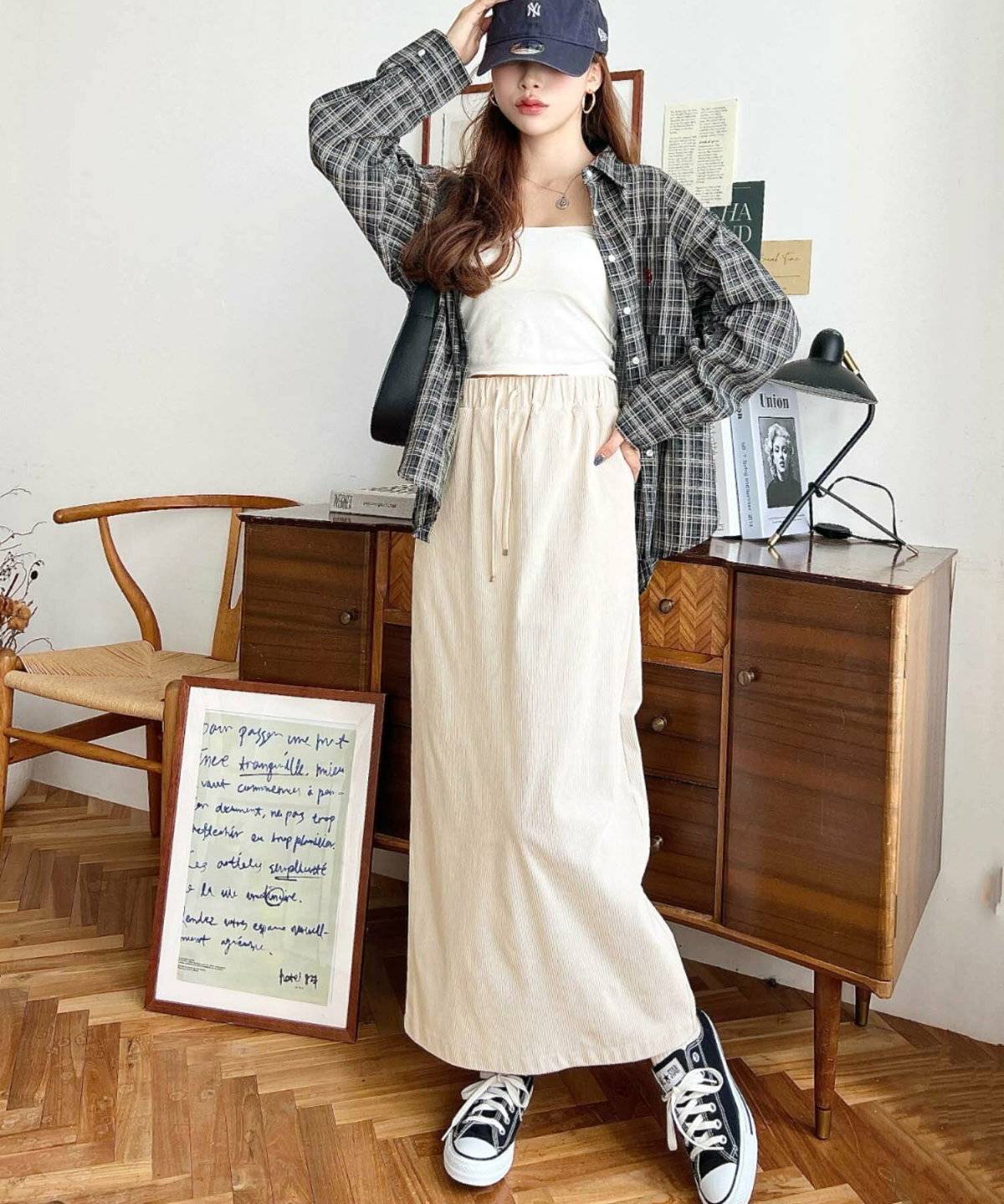 スニーカーコーデの女性