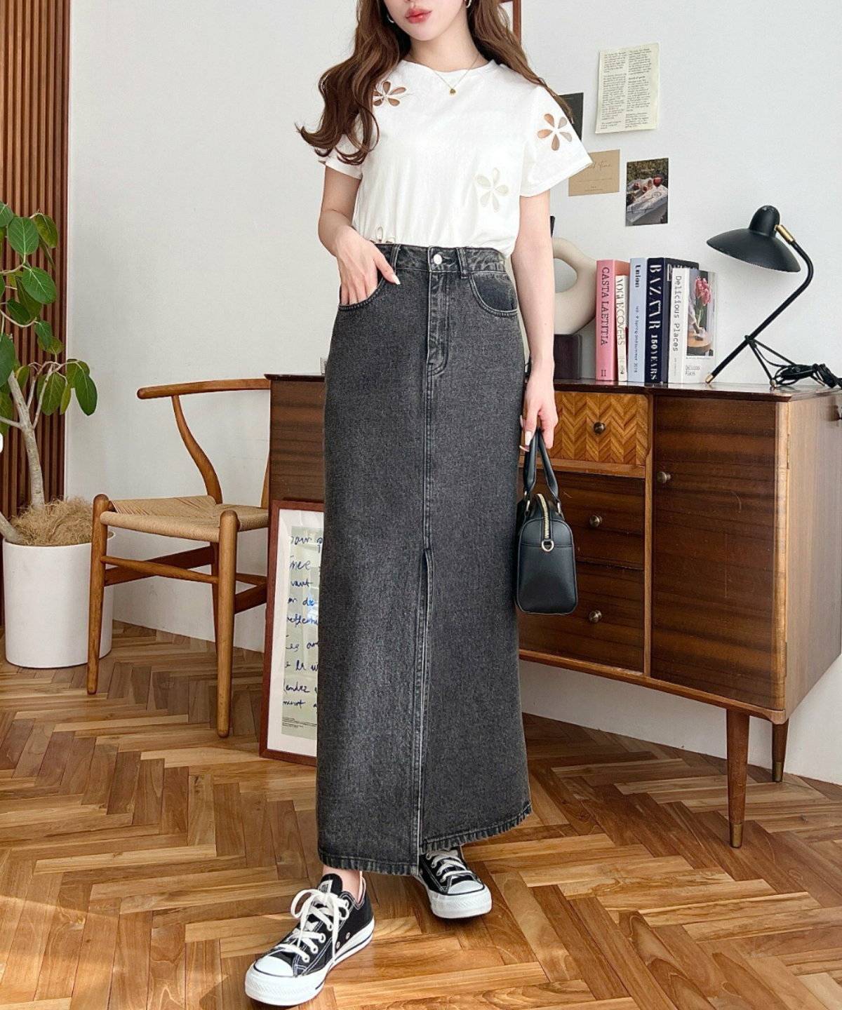 スニーカーコーデの女性