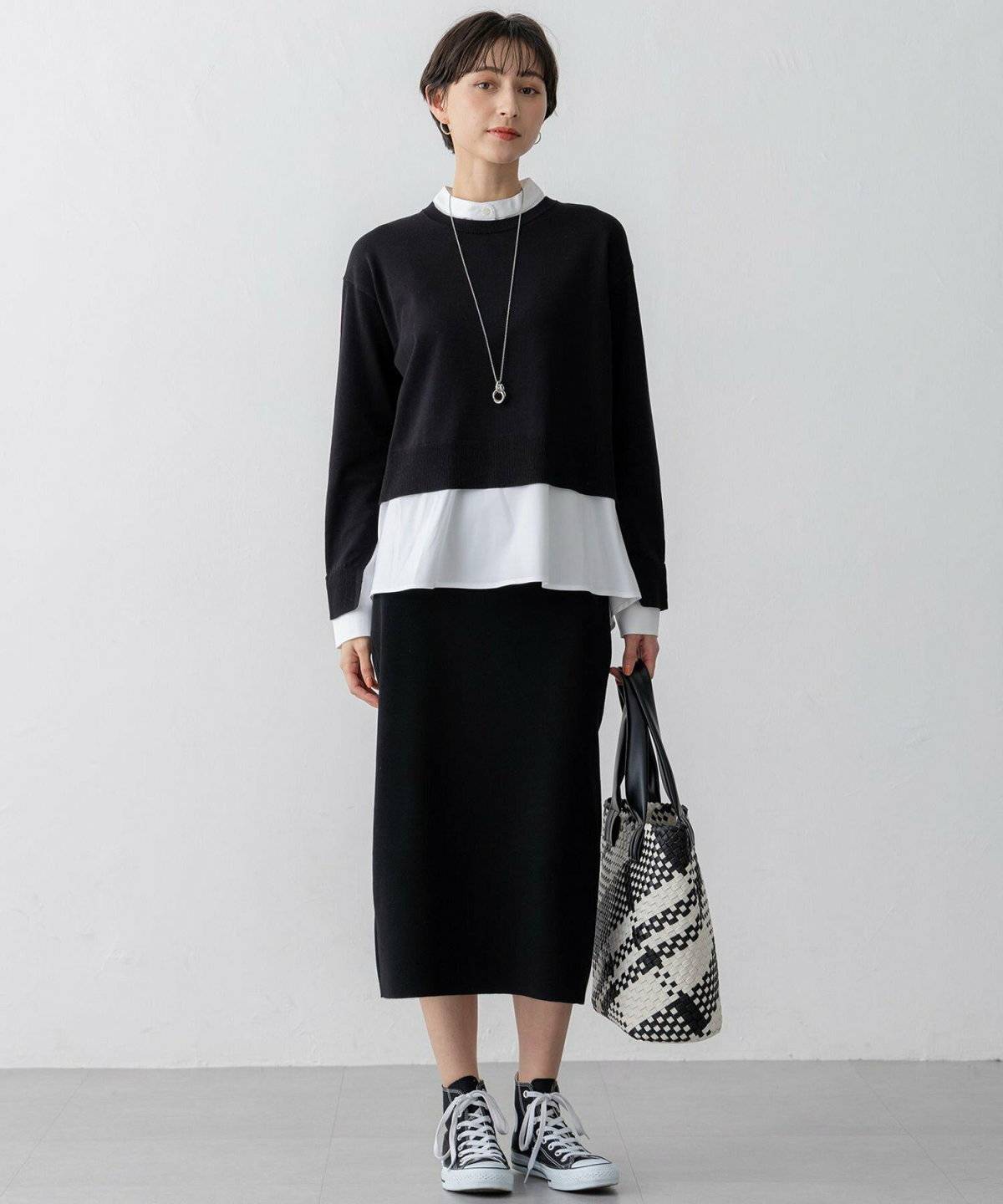 スニーカーコーデの女性