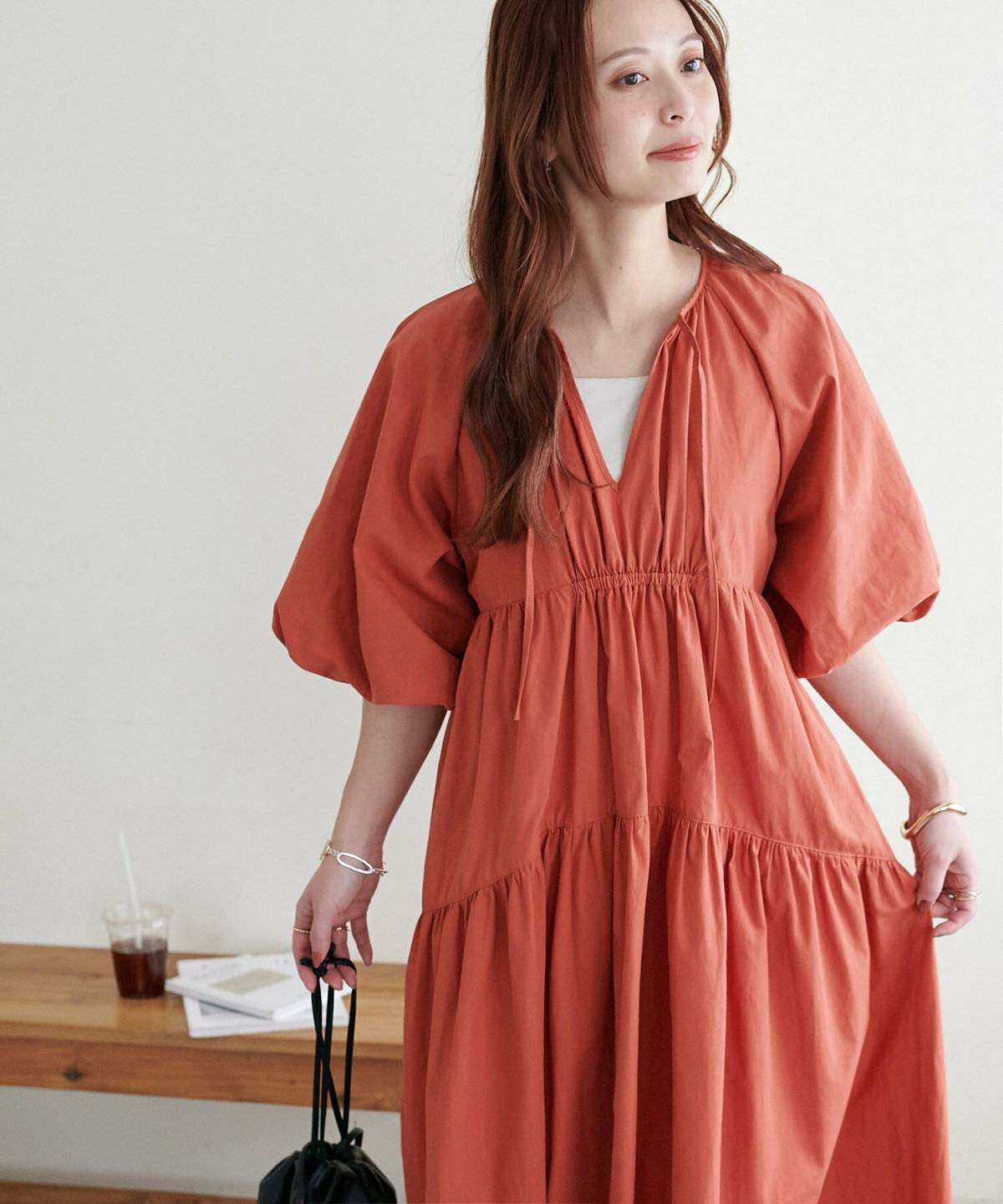 スニーカーコーデの女性