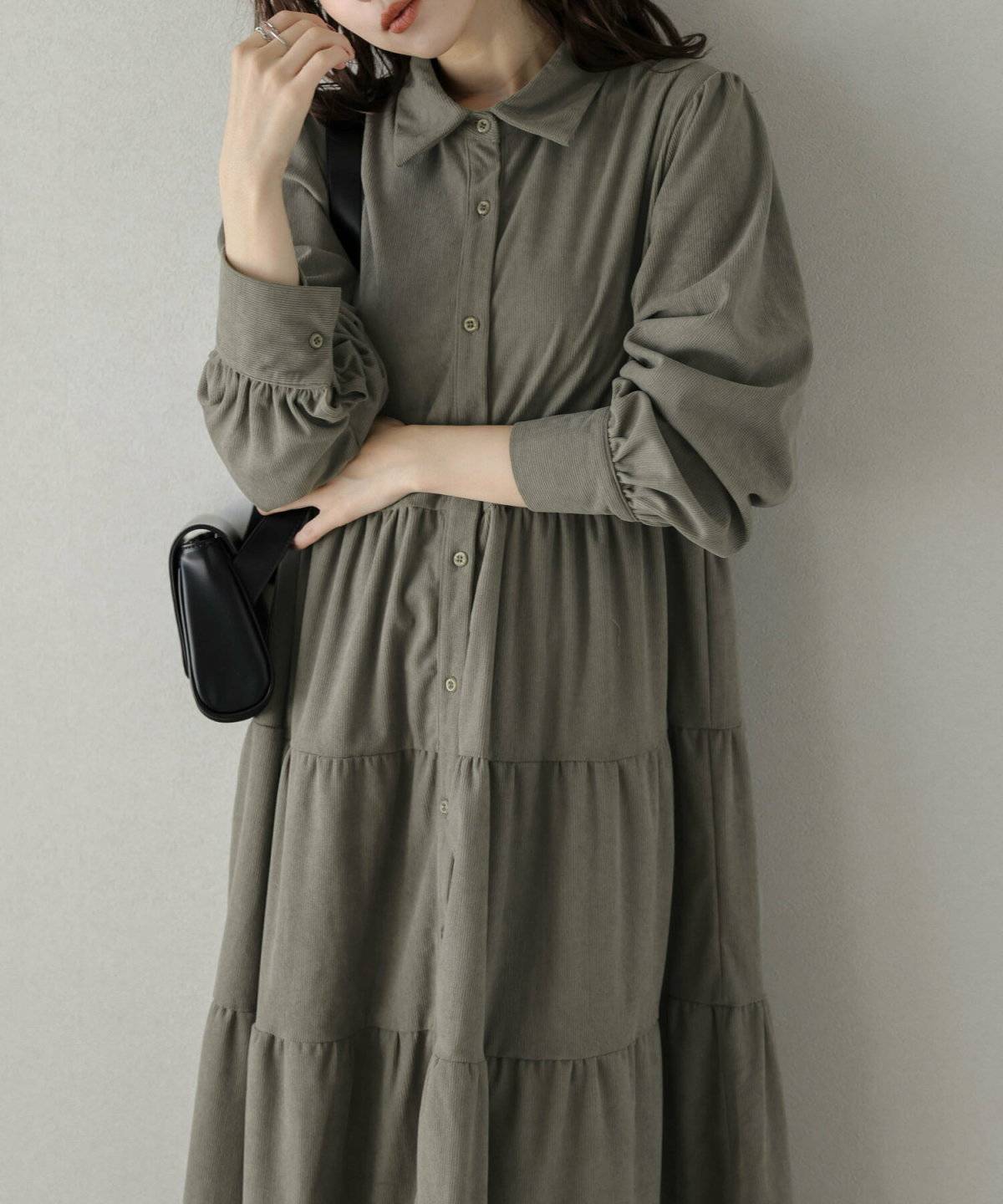 スニーカーコーデの女性