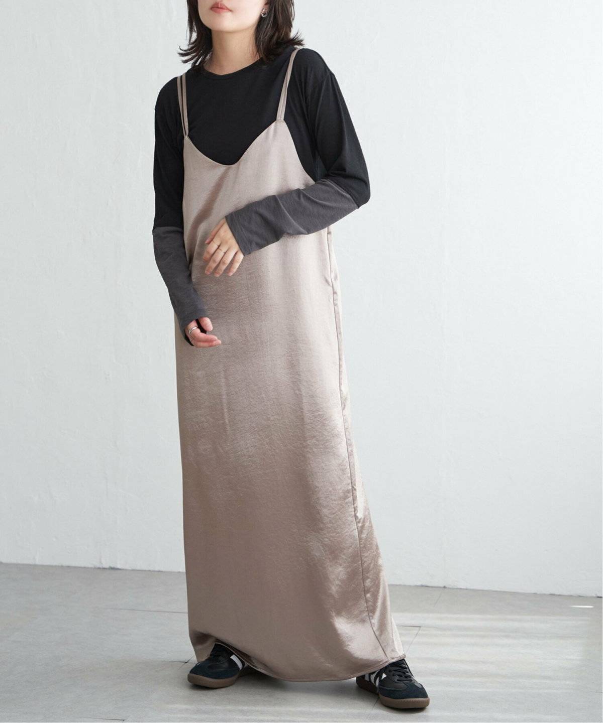 スニーカーコーデの女性