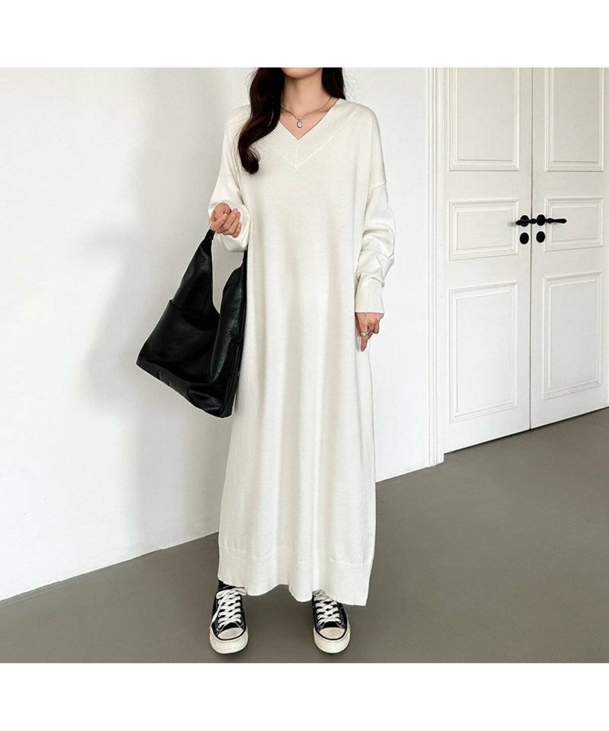 スニーカーコーデの女性