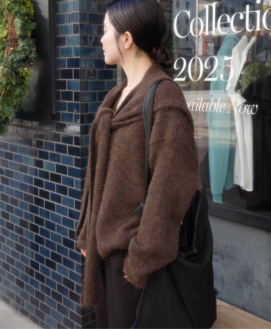 Vネックニットとスカーフのセット