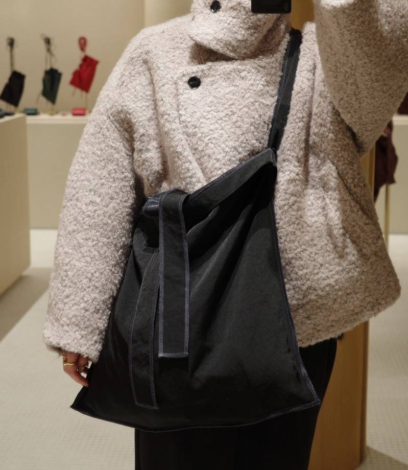 「itti」のショルダーバッグ着画