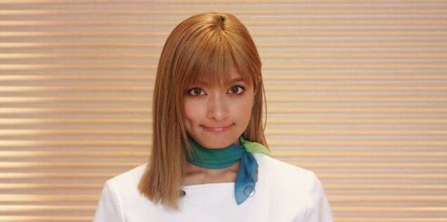 ローラ店長に聞いてみて♡夏のムダ毛のお悩みは“動画”で解決！