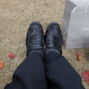 パンツにもスカートにも◎大人バランスが叶う【H&M】のギャザーローファー