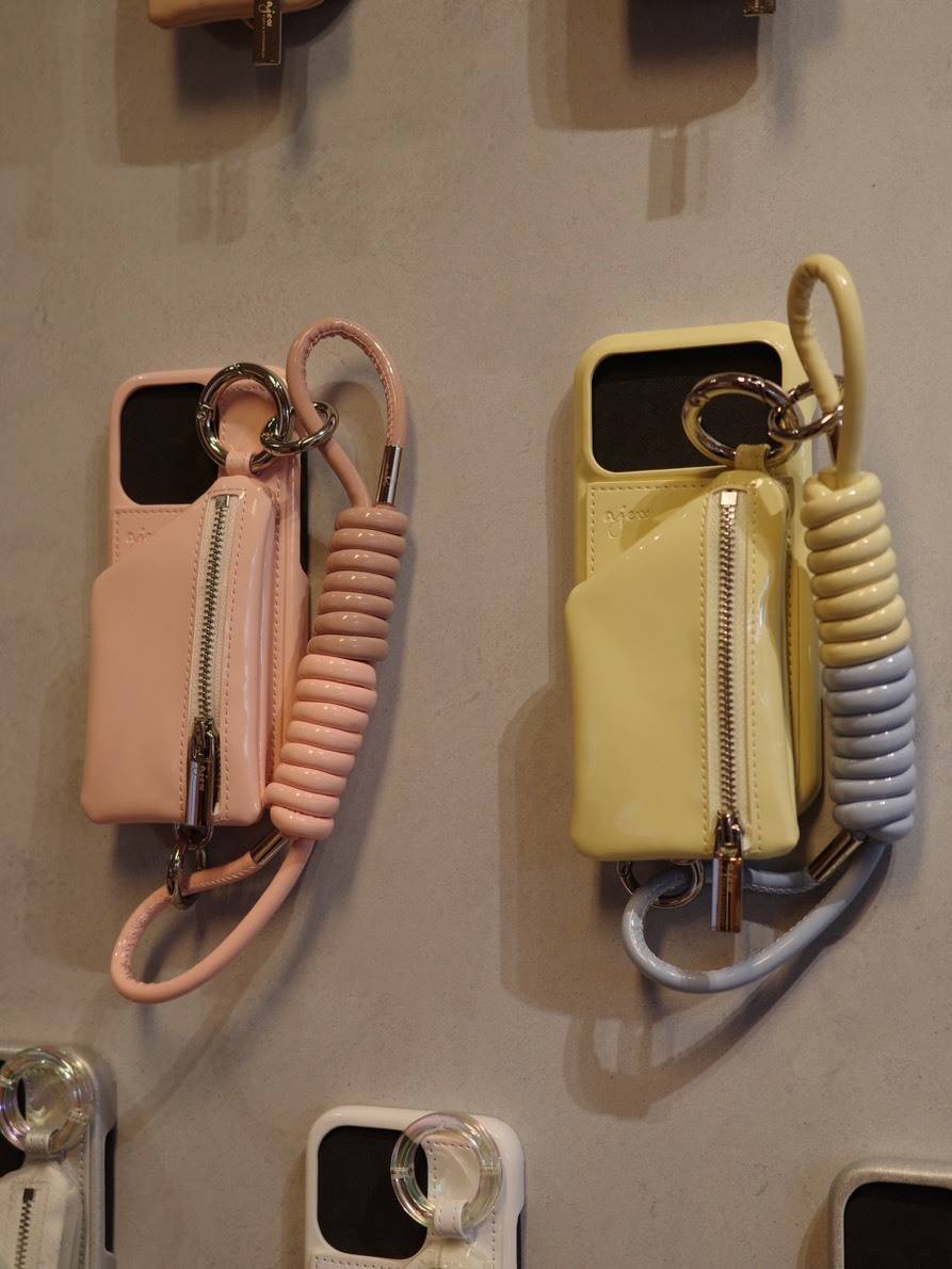 ajewのiPhoneケース