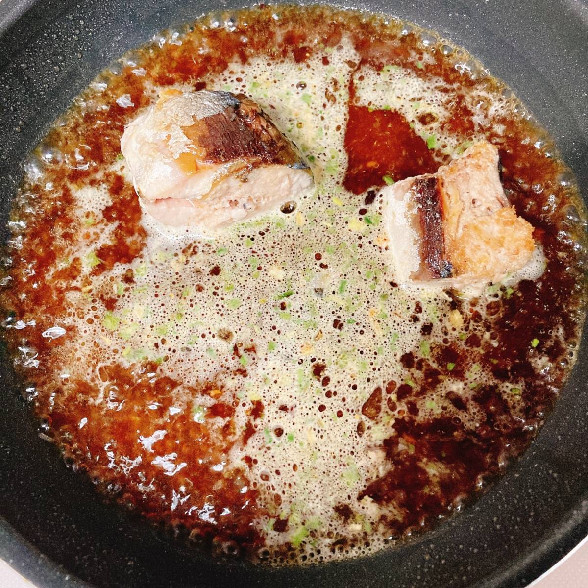 サッポロ一番公式の「【シガ一番】焼き鯖しょうゆらうめん」のレシピ