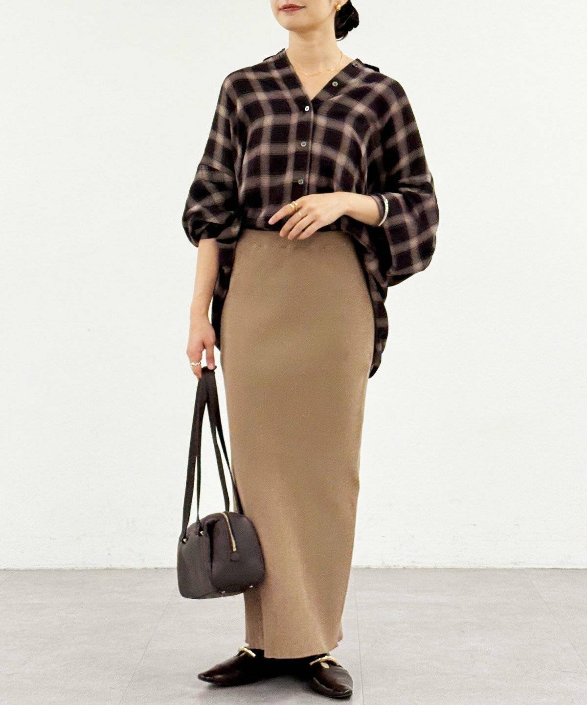 前だけインコーデの女性