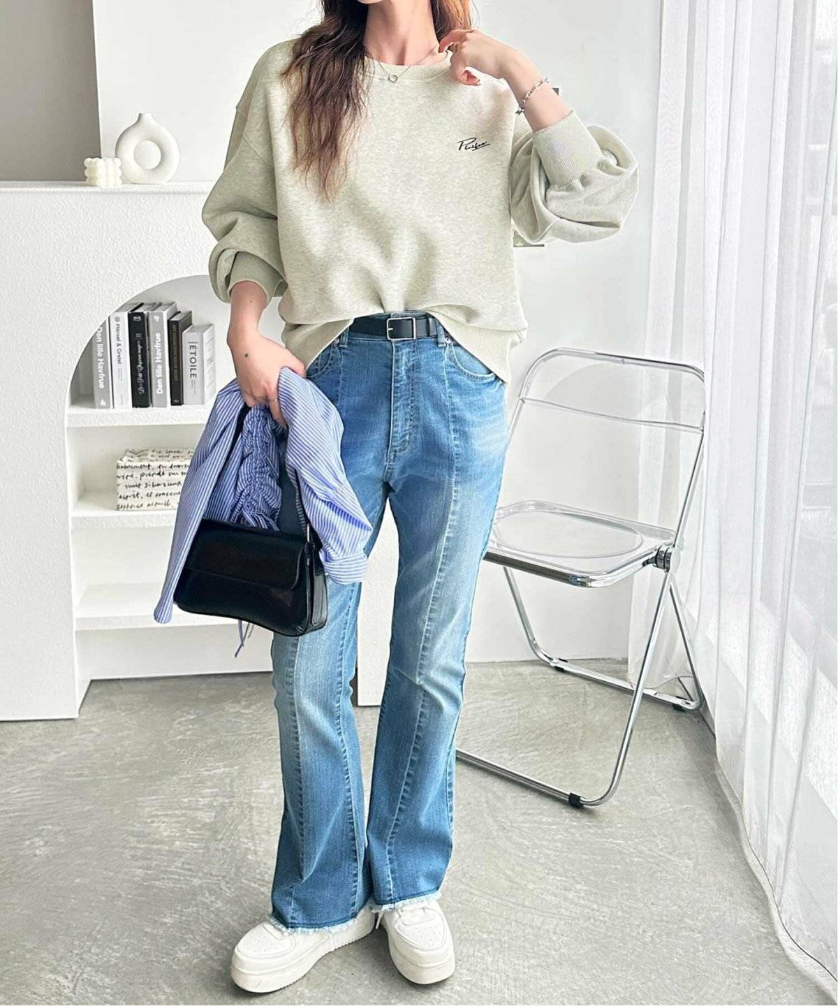 前だけインコーデの女性