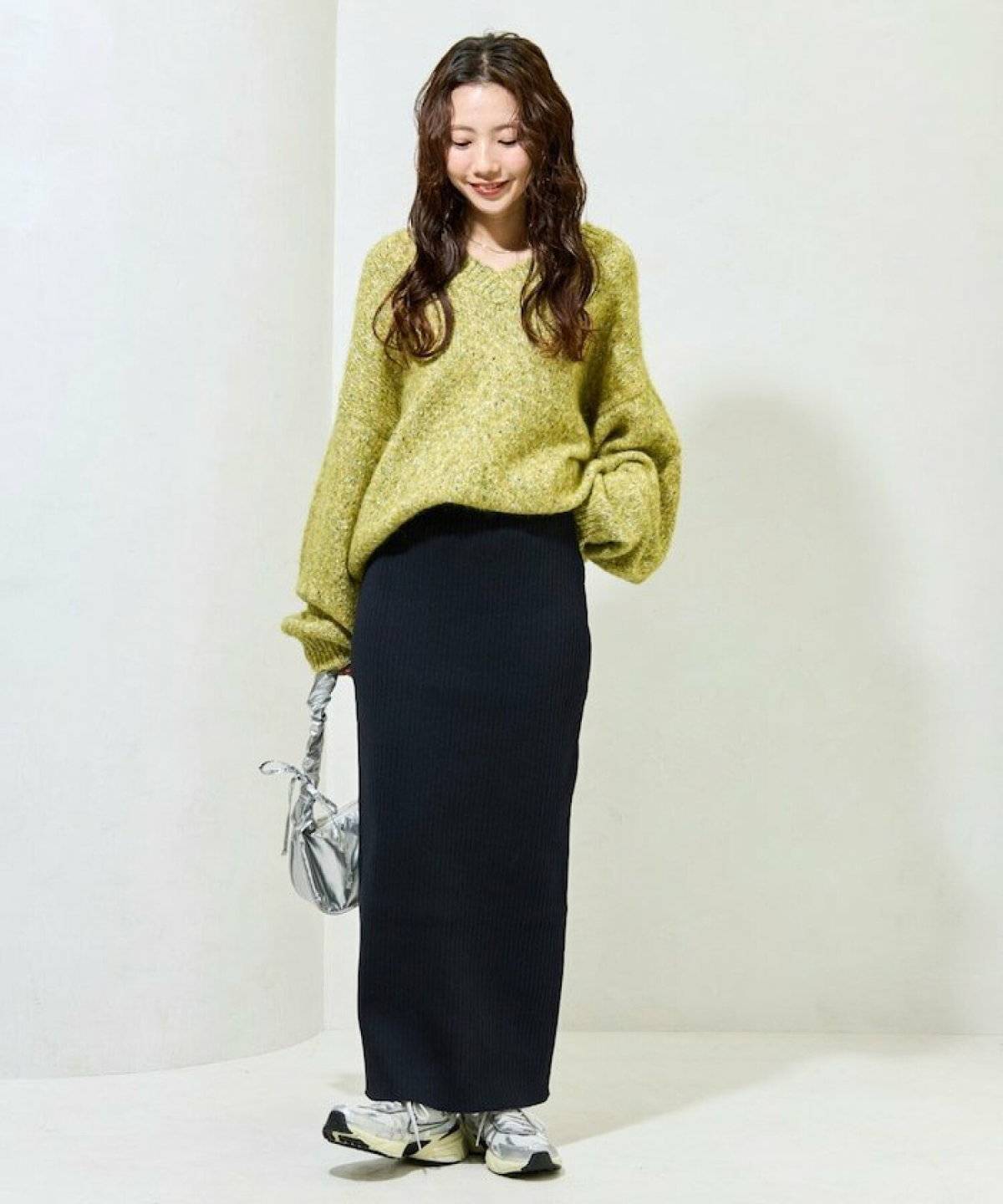 前だけインコーデの女性