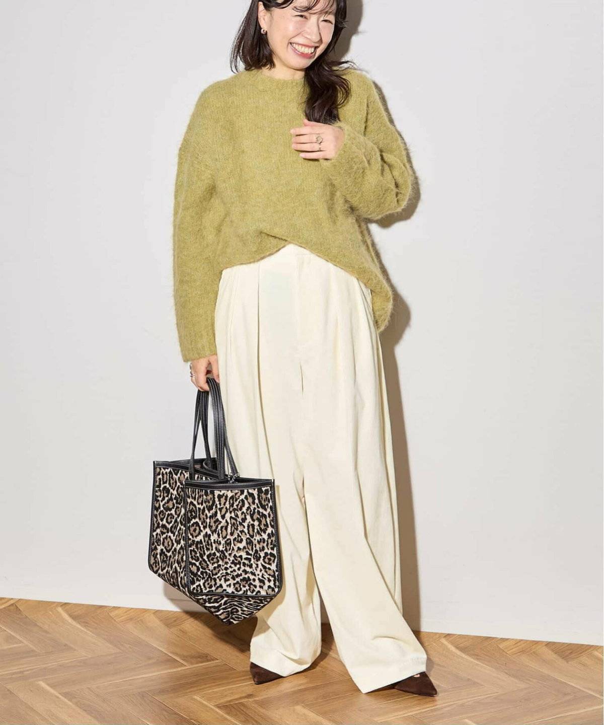 前だけインコーデの女性