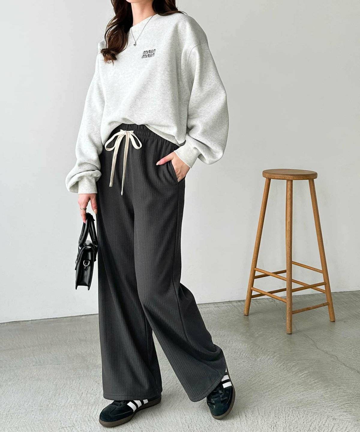 前だけインコーデの女性