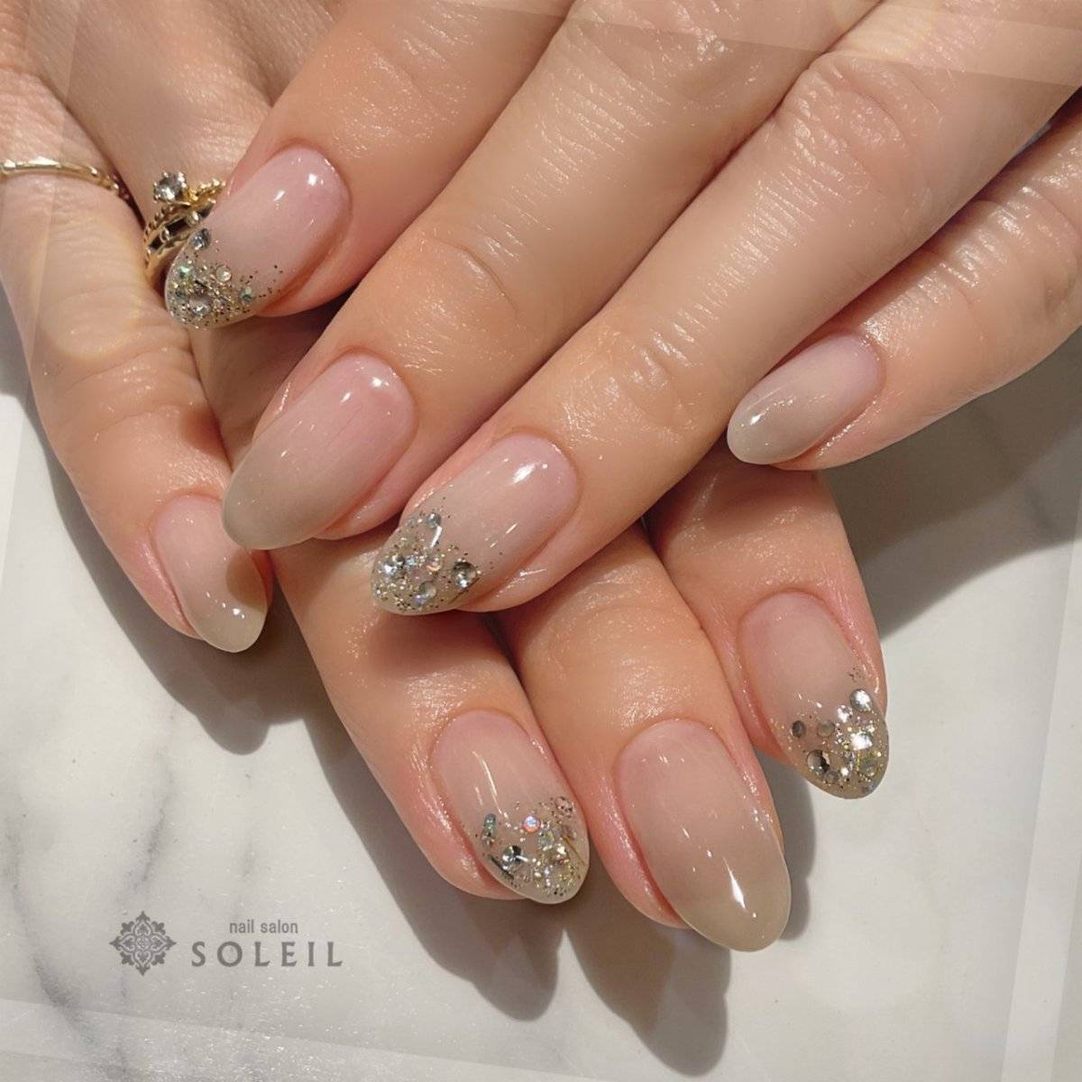 くすみベージュネイル