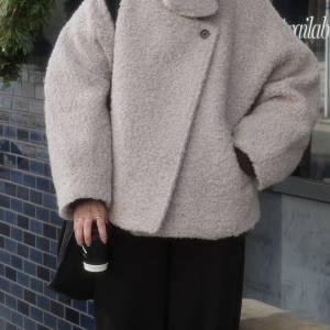 ボリューミーだけど着ぶくれなし！デイリーに効く大人の「ボアコート」