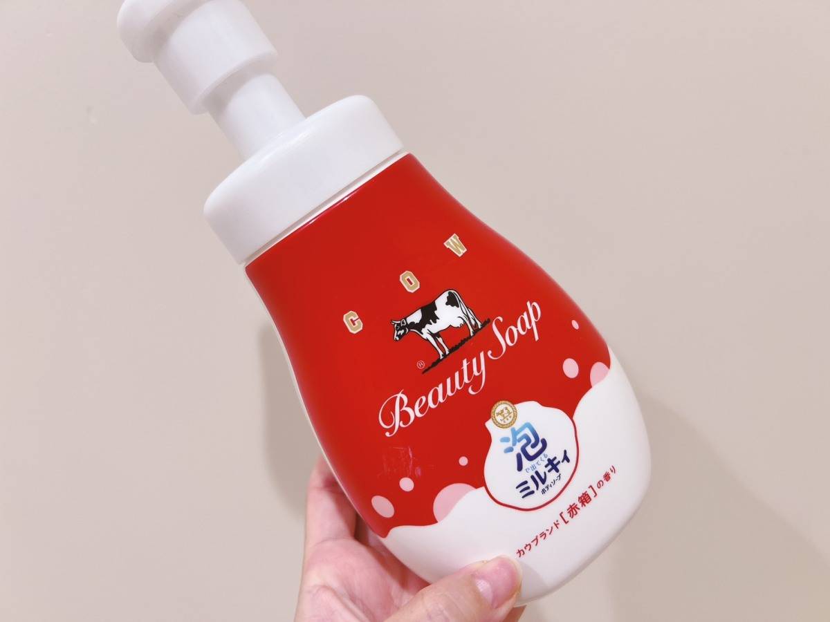 泡で出てくるミルキィボディソープ カウブランド赤箱の香り