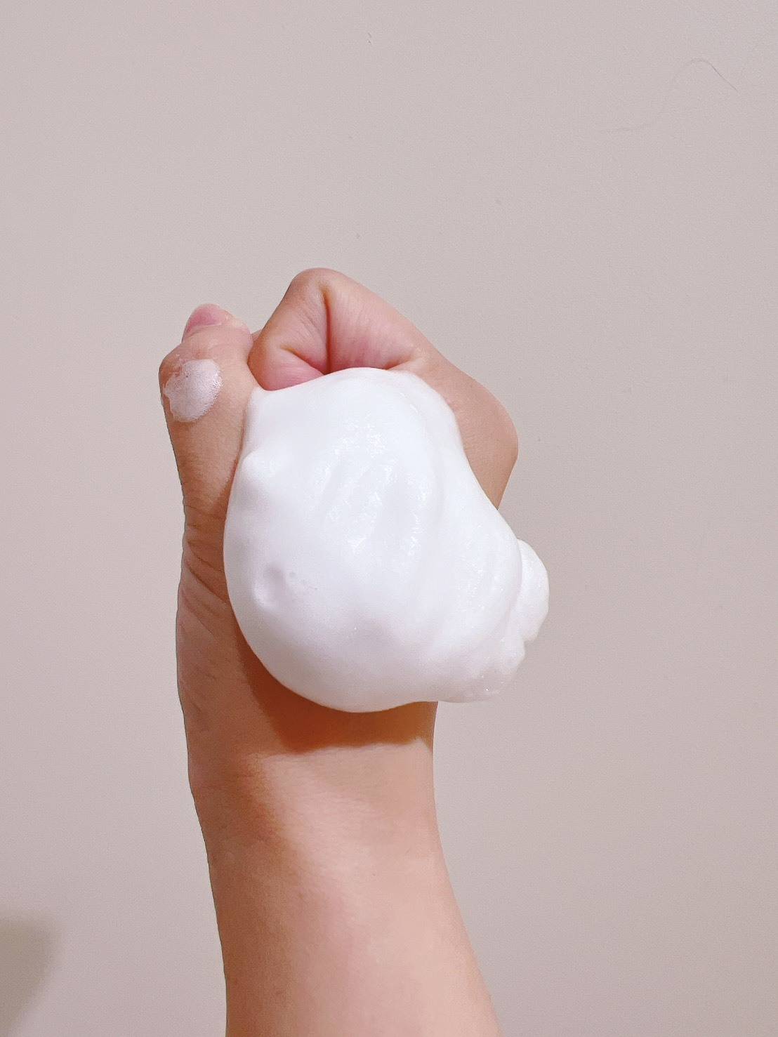 泡で出てくるミルキィボディソープ カウブランド赤箱の香り