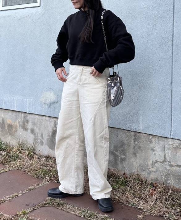 ショート丈スウェットコーデ